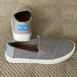 TOMS Luca Grey Slip on sz 7 women’s new with box